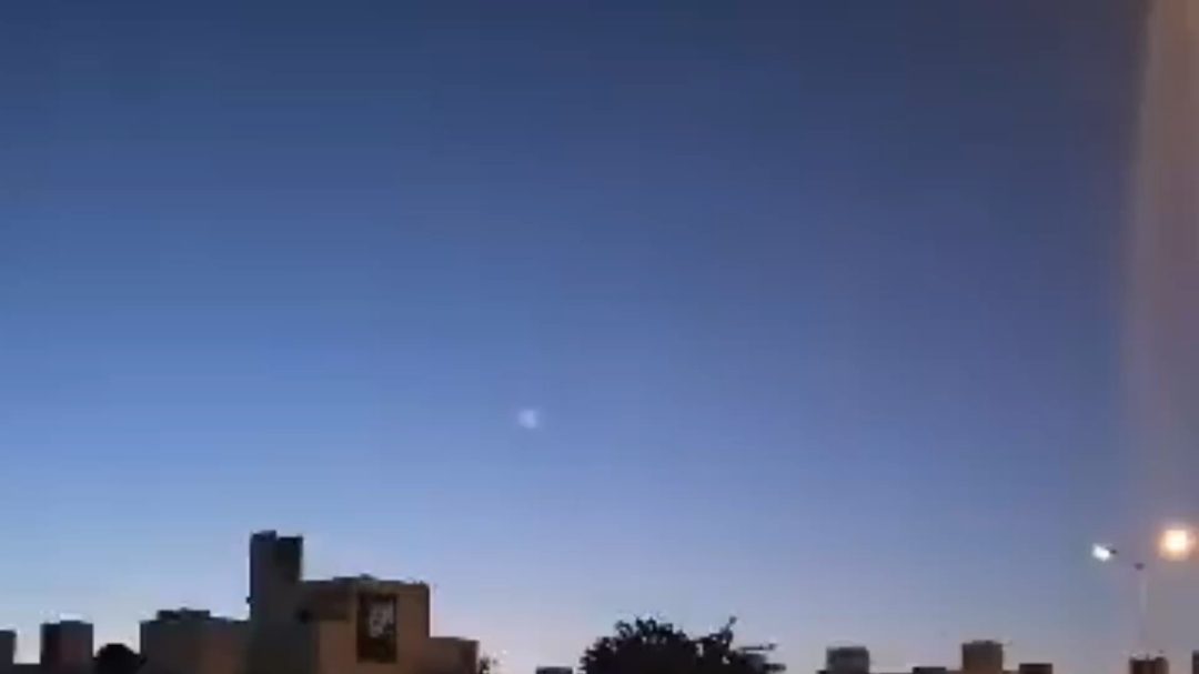 Misteriosas luces fueron observadas durante la madrugada de este lunes en el cielo de Mérida