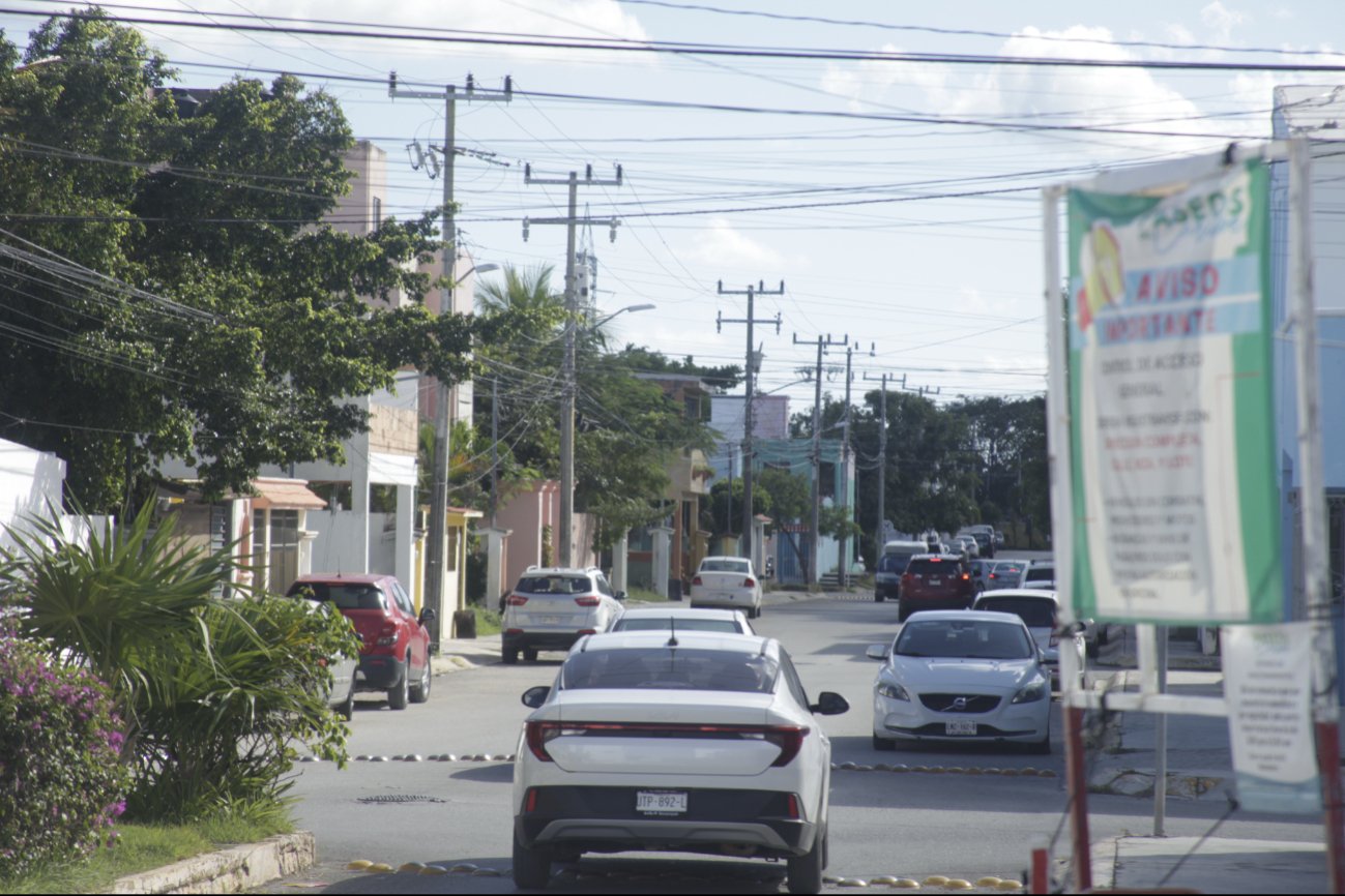 Reportan cortes de energía eléctrica desde hace tres años en Villas del Caribe en Cancún