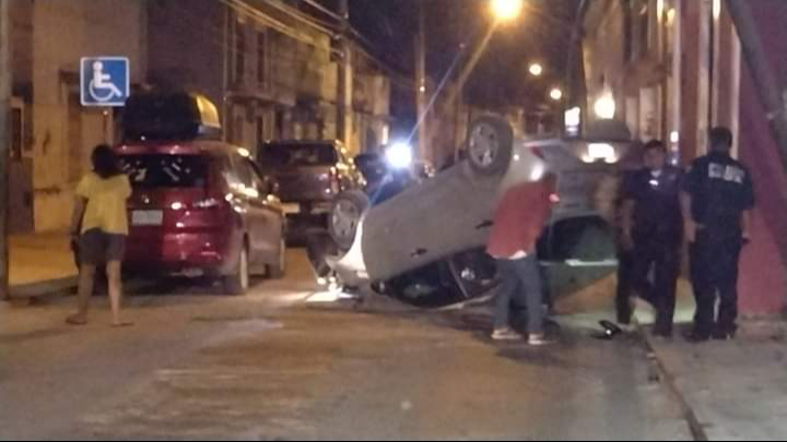 Vecinos de la calle 58 entre 53 y 55 declararon a policía que en el coche viajaba un hombre y una mujer