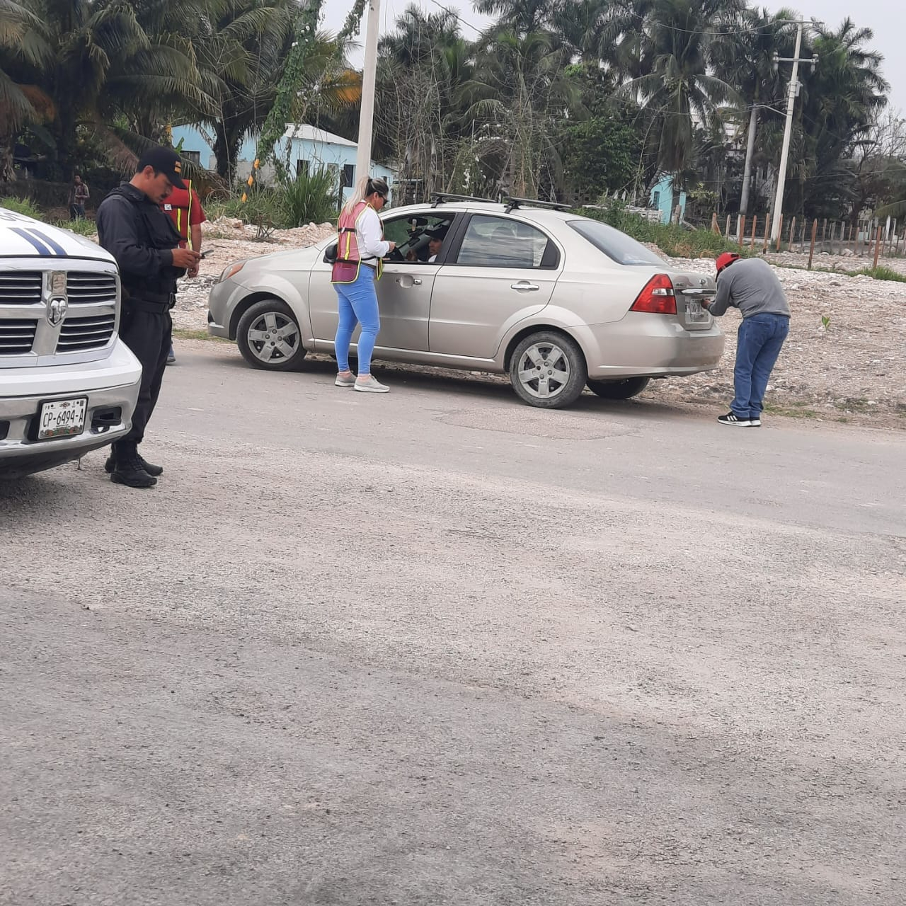 Al vender un vehículo, es crucial realizar la baja de placas y entregar la documentación original