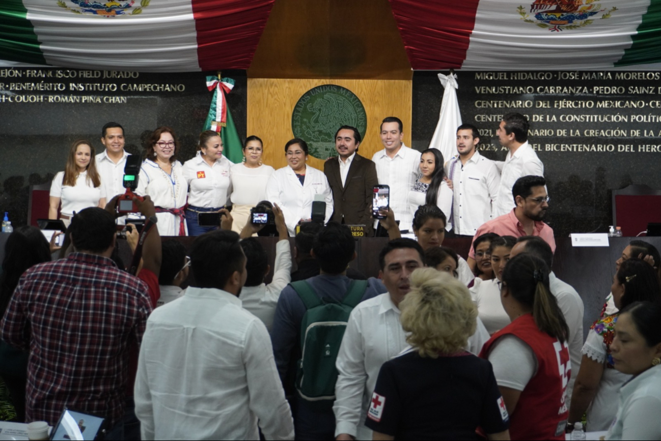 Se entregó premios al mérito médico a destacados doctores de Campeche