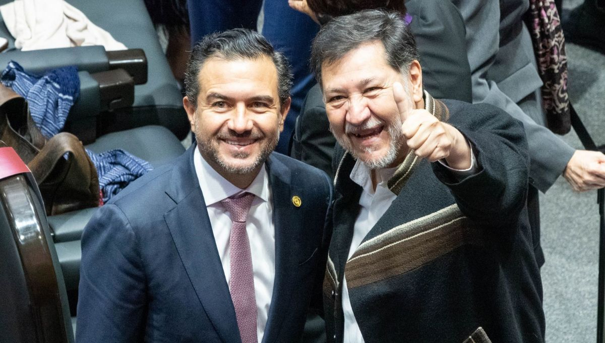 Senador Miguel Ángel Yunes Márquez junto al presidente de la Mesa Directiva del Senado, Gerardo Fernández Noroña