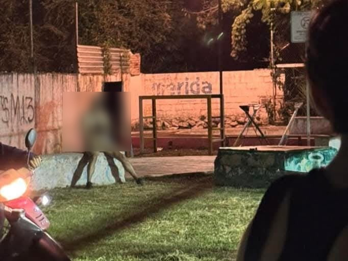 Vecinos del centro de Mérida exhiben a hombre que realizaba prácticas obscenas frente a niños 