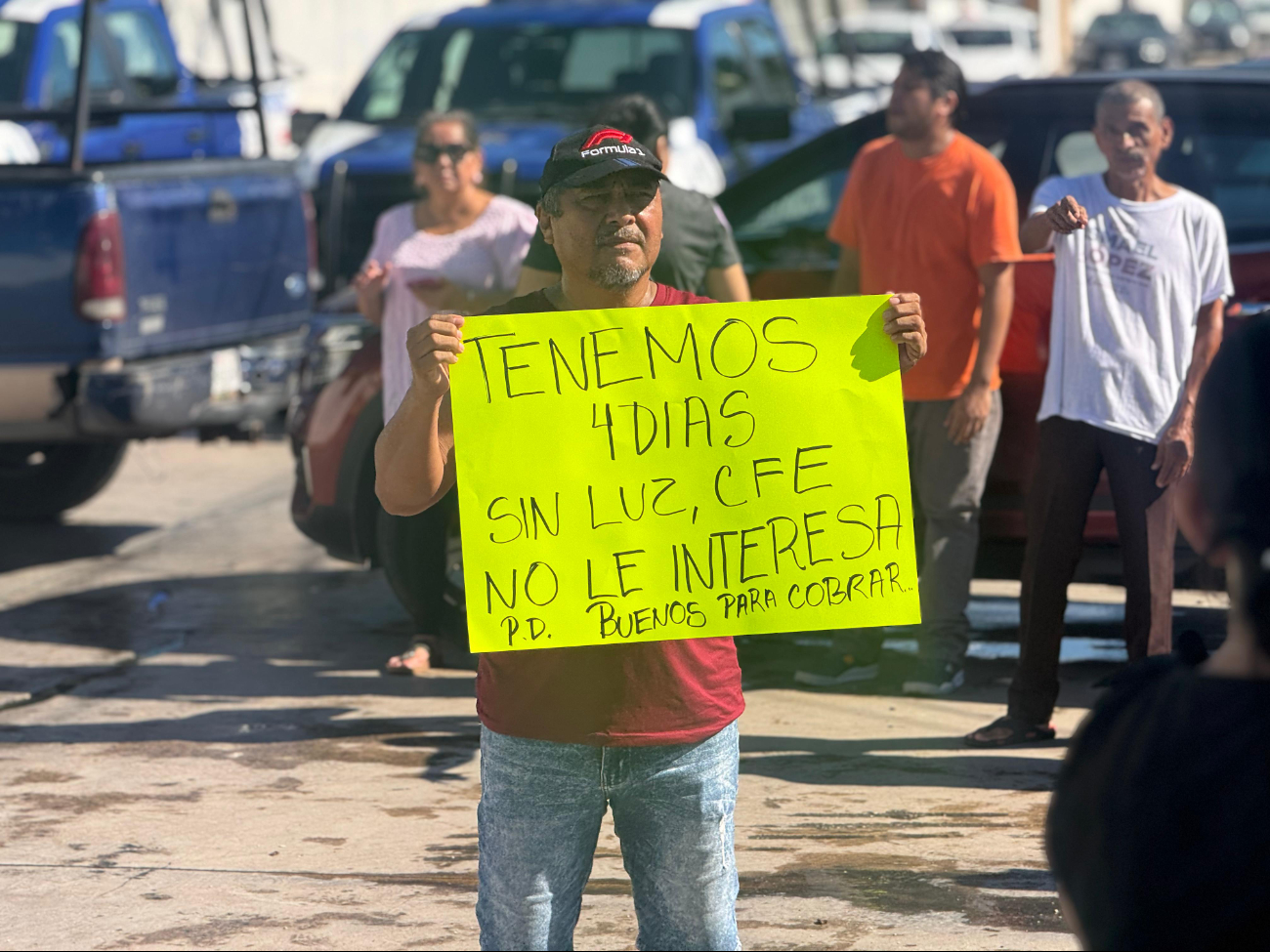 En Ciudad del Carmen bloquean calles por falta de energía eléctrica