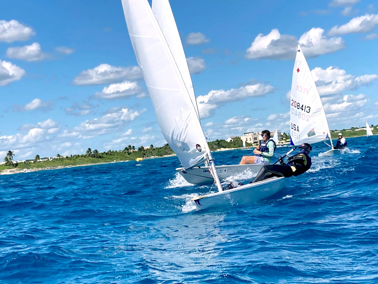 Quintanarroenses triunfan en el Sudamericano Juvenil de Tabla Vela en Perú