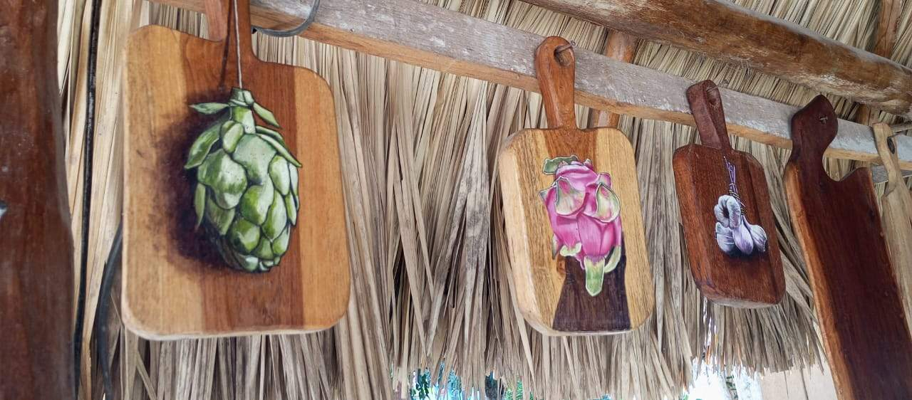 Artesanías de madera, un arte y fuente de ingreso en Holbox