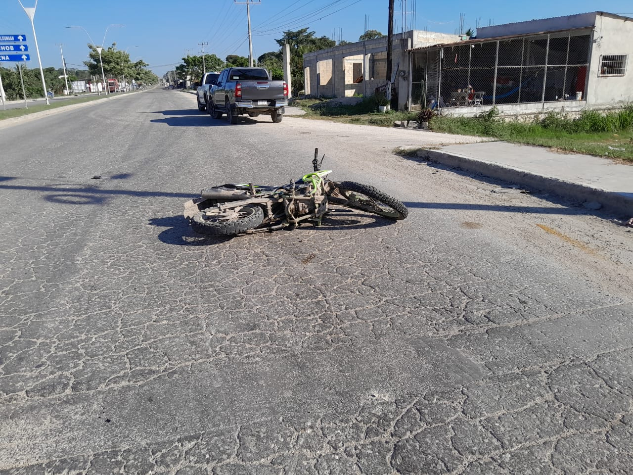 Motociclista arrolla a adulta mayor en Escárcega y le provoca una posible fractura