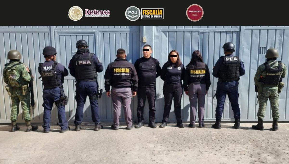 A través del Operativo Enjambre se llevó a cabo la detención de dos mandos policiales de Ecatepec y del exjefe de seguridad de Tejupilco