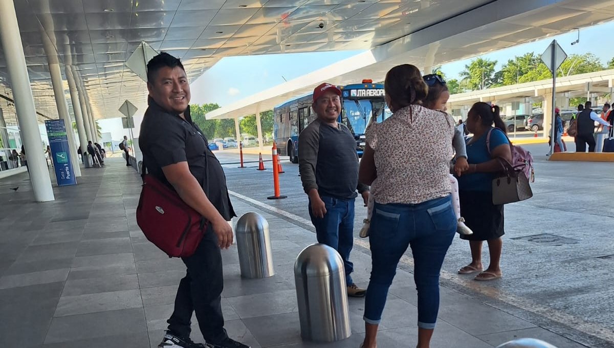 Aeropuerto de Mérida: Hermanos campechanos regresan de Canadá  para huir del frío