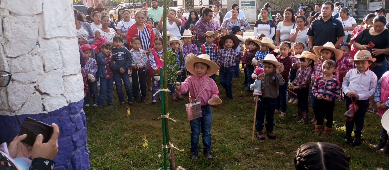 Por medio de fiestas y actividades, esperan que los más jóvenes aprendas por medio de la diversión