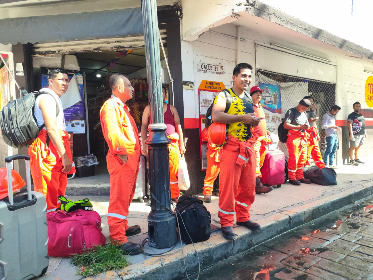 Trabajadores varados en hoteles de Ciudad del Carmen debido a suspensiones de cambio de guardia y el impago de PEMEX