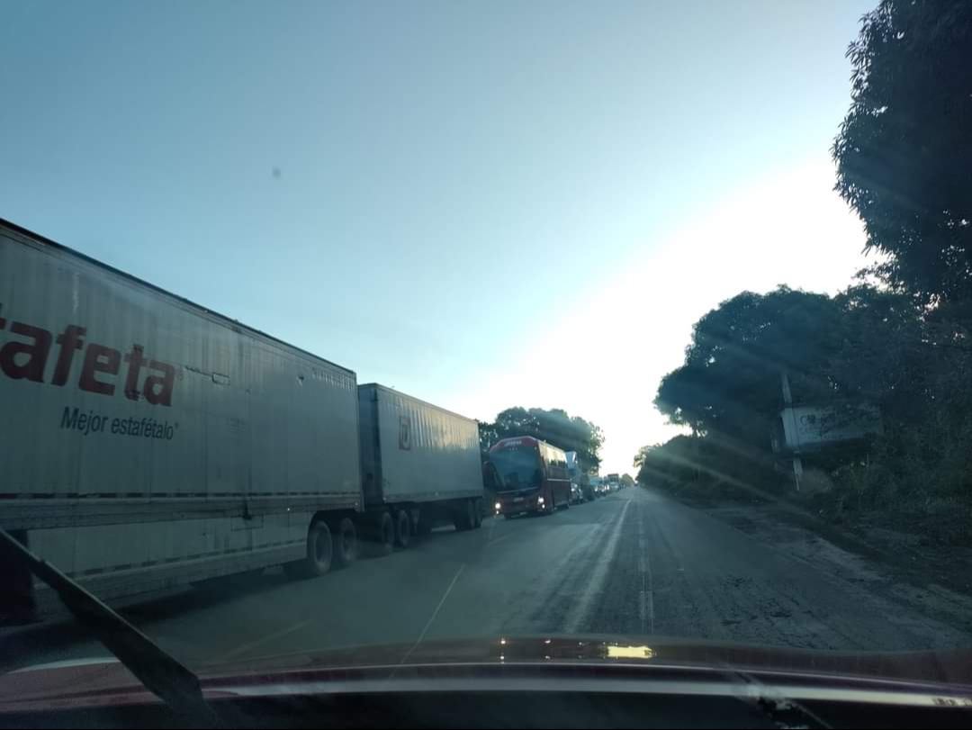 Empresarios de Ciudad del Carmen no llegan a reunión con Pemex por cierre de carretera