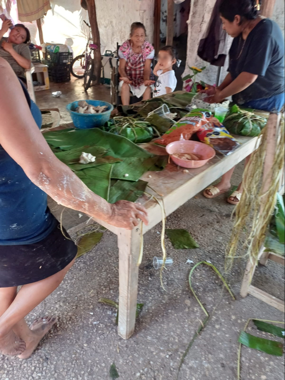 Inician despedidas de los pixanes en Camino Real con la elaboración del tradicional pibipollo 