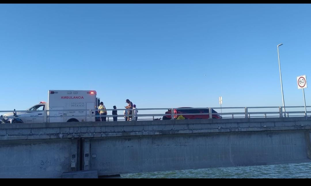 Cuatro docentes resultaron lesionados en un accidente en el puente de la unidad cerca de Isla Aguada