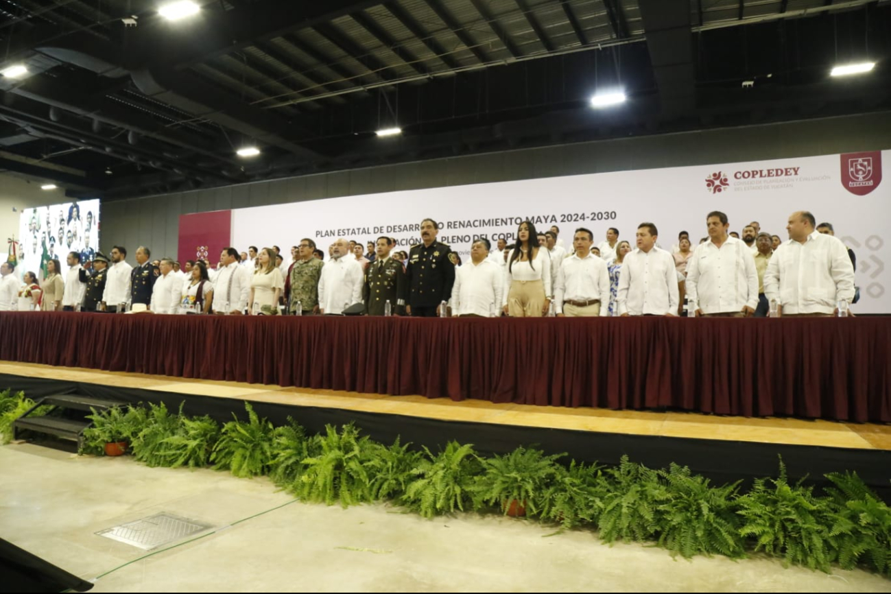 Joaquín Díaz Mena informó sobre el Plan Estatal de Desarrollo Maya