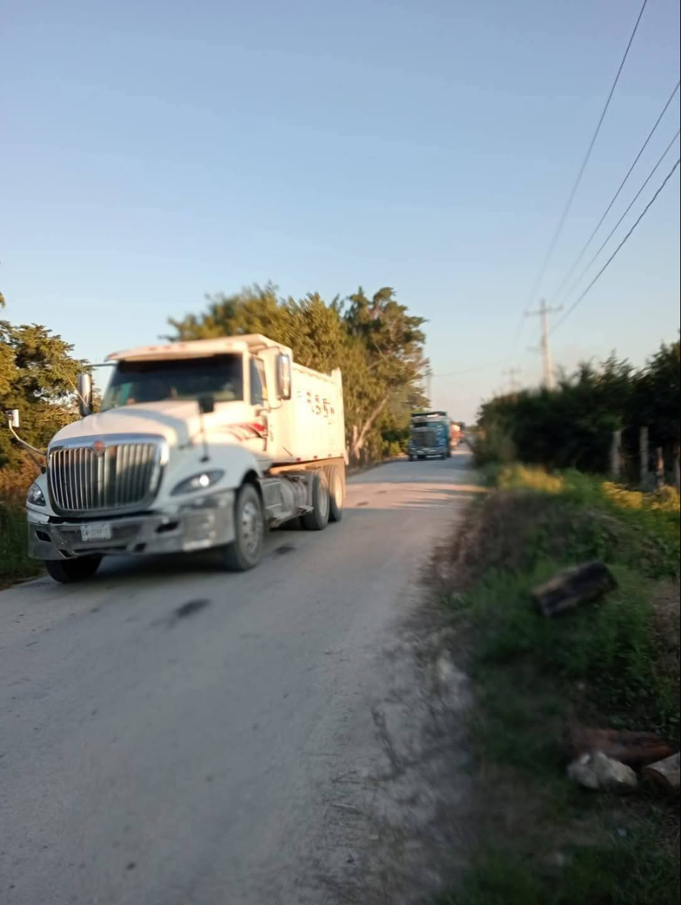 Llegaron maquinaria y trabajadores para realizar las composturas necesarias tras el bloqueo