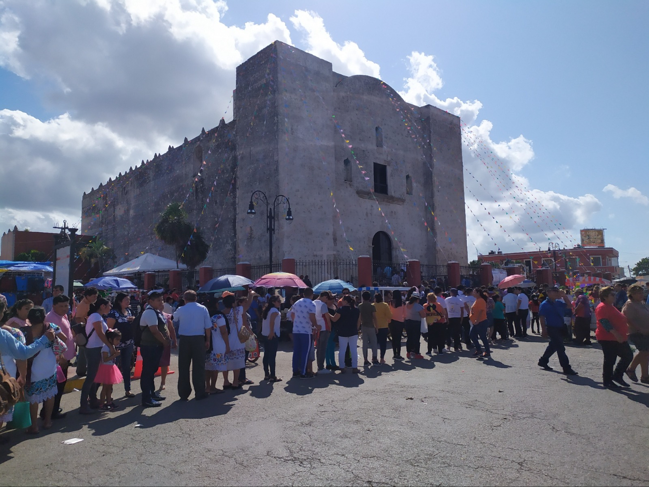 Por medio de esta celebración, habitantes en Tizimín comunan en armonía.