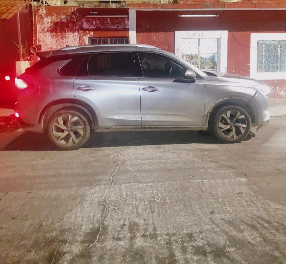 La policía aseguró un vehículo Dodge Journey perteneciente a los detenidos