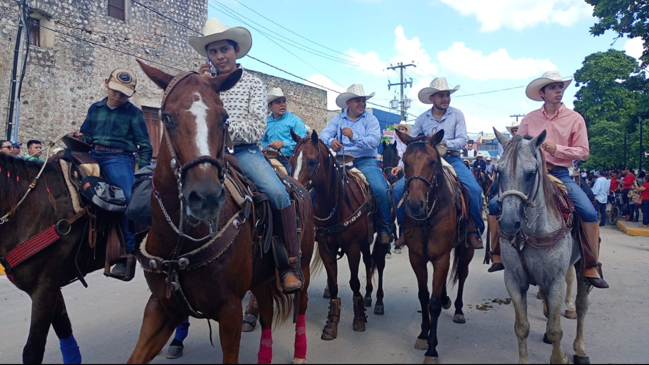 Convite de Tizimín atrae a más de 500 hombre a caballo