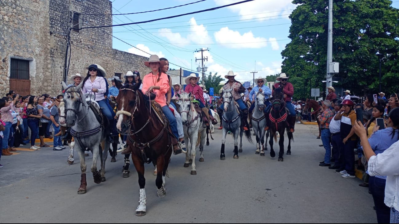 Convite de Tizimín atrae a más de 500 hombre a caballo