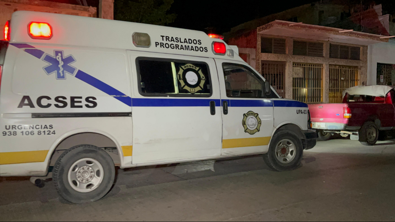 Personal médico de ACSES atendió al hombre por sus heridas.