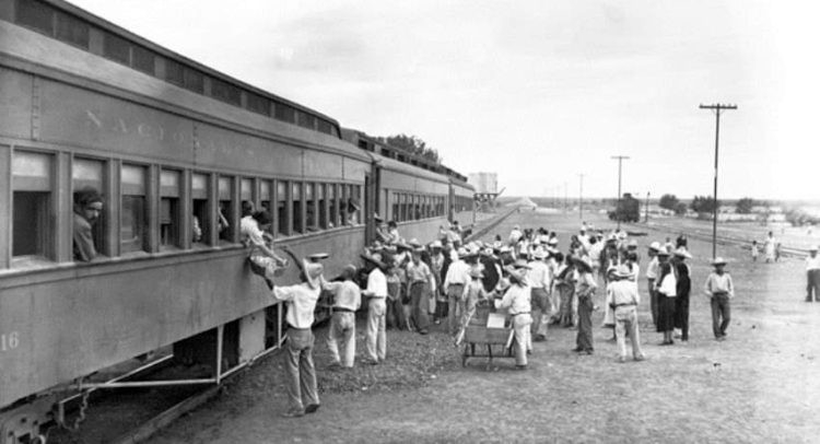 El cronista Luis Pérez Salazar impartió una charla sobre la llegada del tren el 30 de noviembre de 1913, un evento celebrado con fiesta