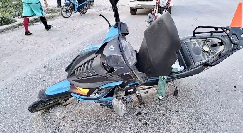 Motociclista resulta lesionado al ser impactado por camioneta