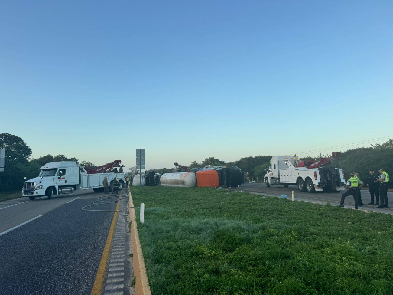 Alerta por volcadura y fuga de gas