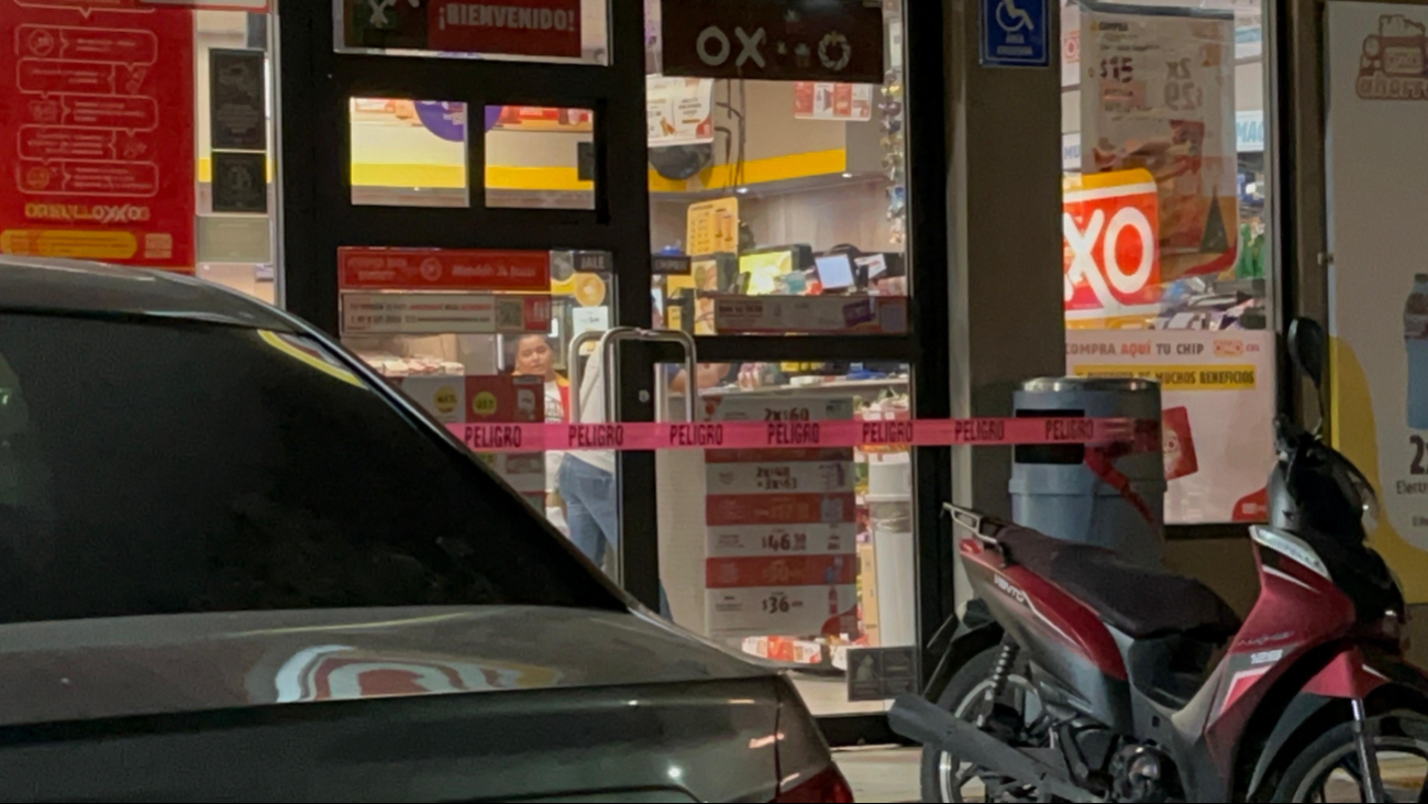 El asalto ocurrió en una tienda recién abierta, donde la policía y la fiscalía acordonaron la zona para investigar