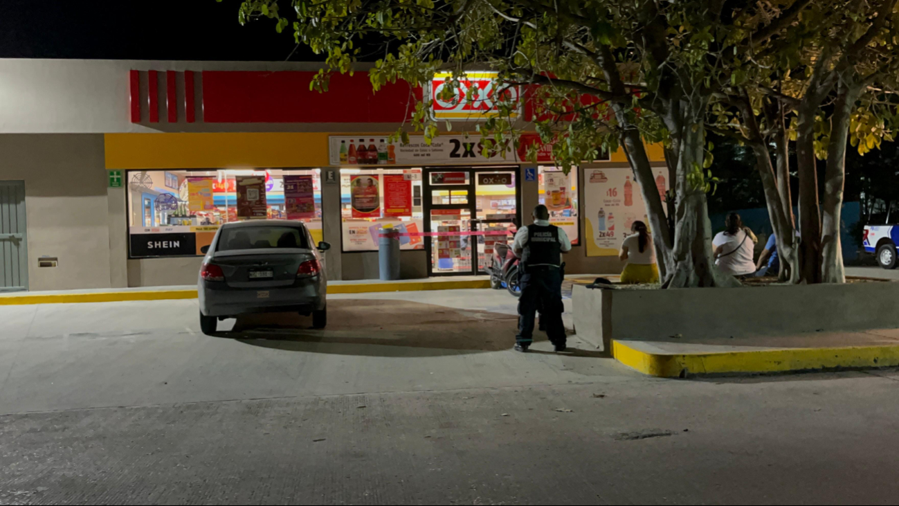 Asaltan a empleados de Oxxo en Ciudad del Carmen y los encierran en la bodega