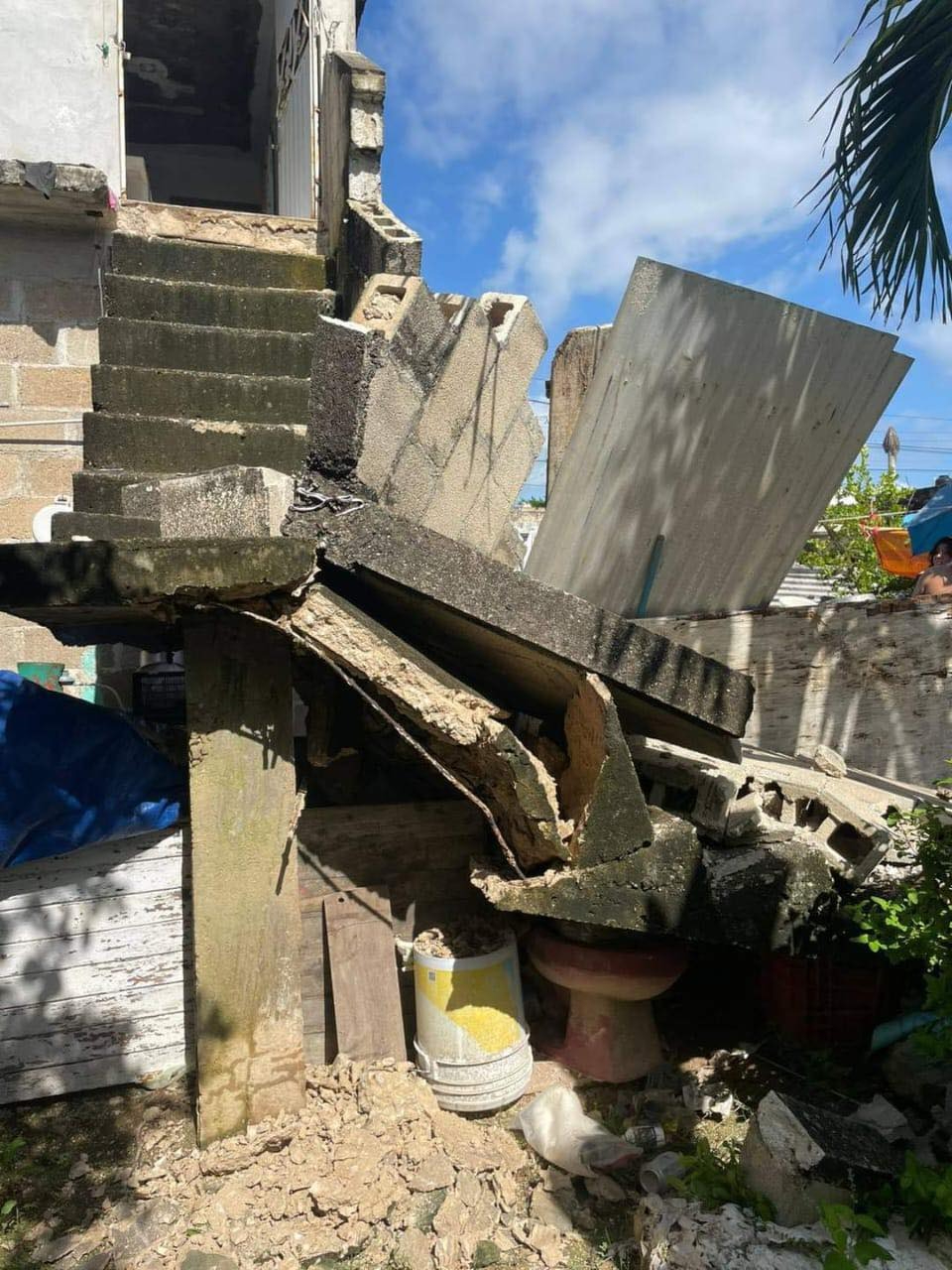 Colapsa vivienda por lluvias constantes en Chetumal