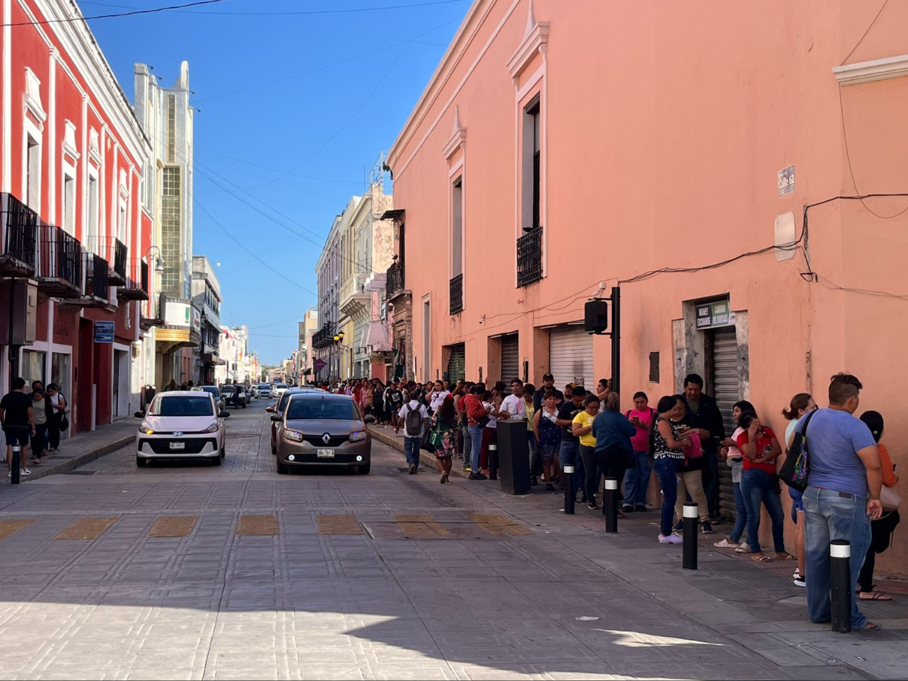 Enorme demanda se generó este lunes por la entrega de boletos gratuitos para la agrupación Picus