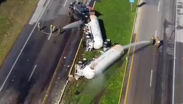 ¿Qué sustancia impide el paso en la carretera Mérida-Campeche?