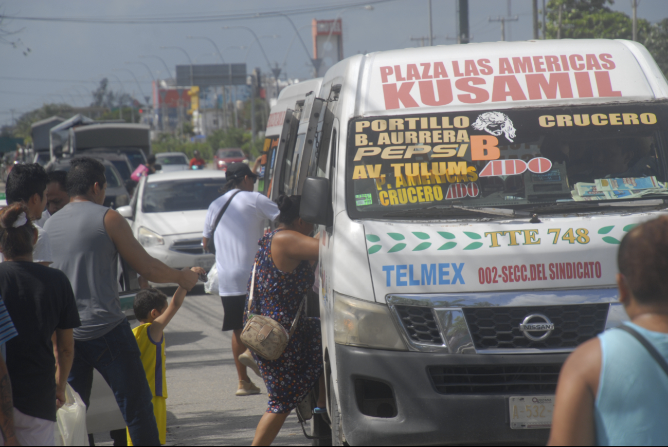 Temen más al chofer que a ladrones: Cancunenses exponen la inseguridad del transporte público  