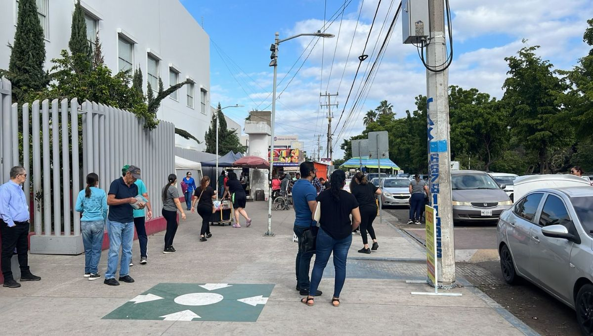 Un hospital del ISSSTE en Culiacán fue evacuado tras el hallazgo de un explosivo frente a la Novena Zona Militar