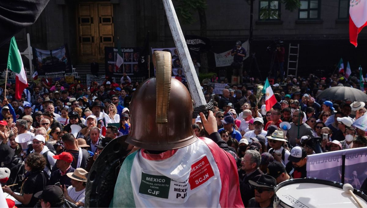 Decenas de trabajadores del Poder Judicial se manifiestan frente a la Suprema Corte