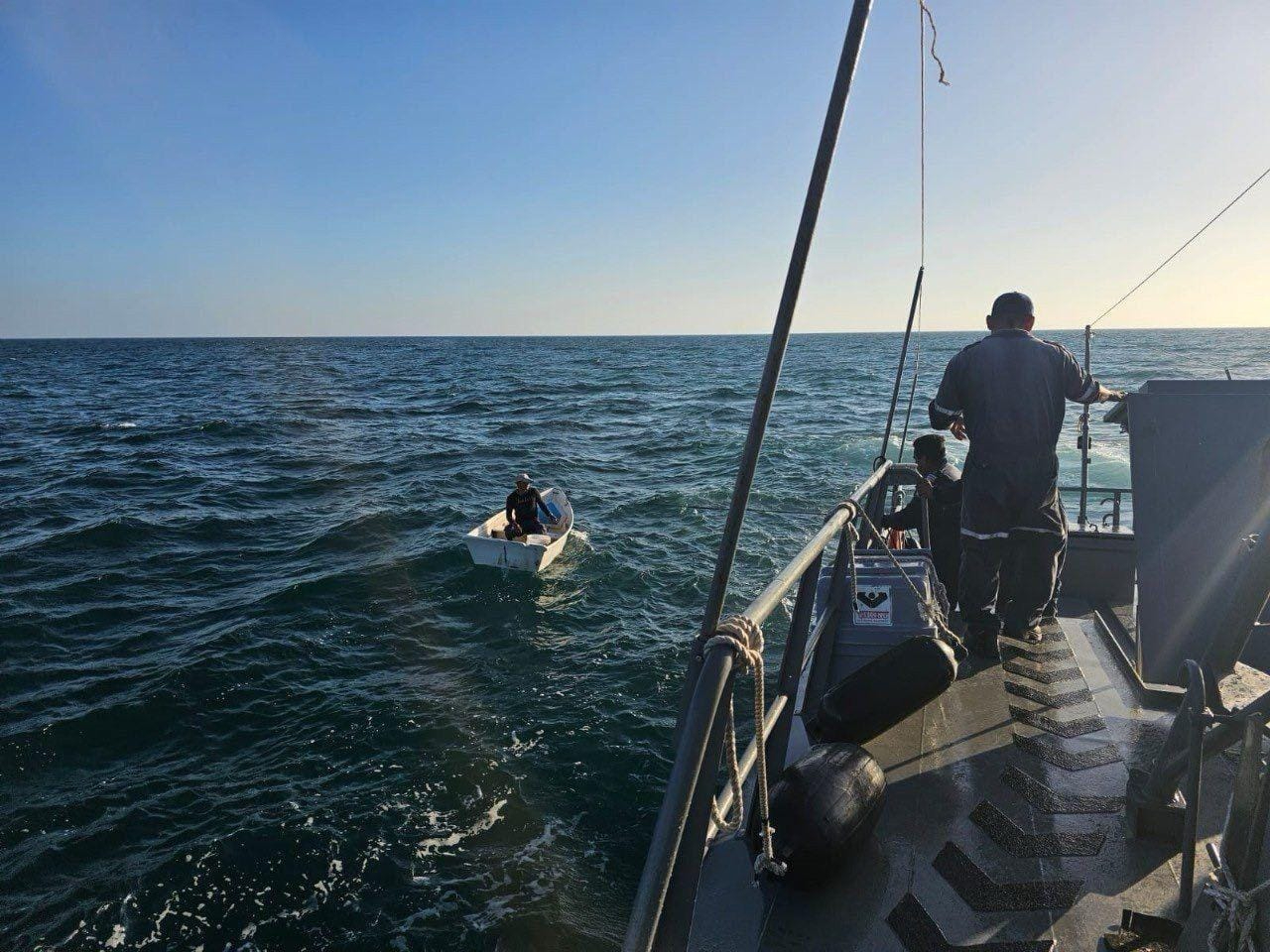 Rescatan a un pescador en Progreso luego de quedar varado en altamar durante dos días