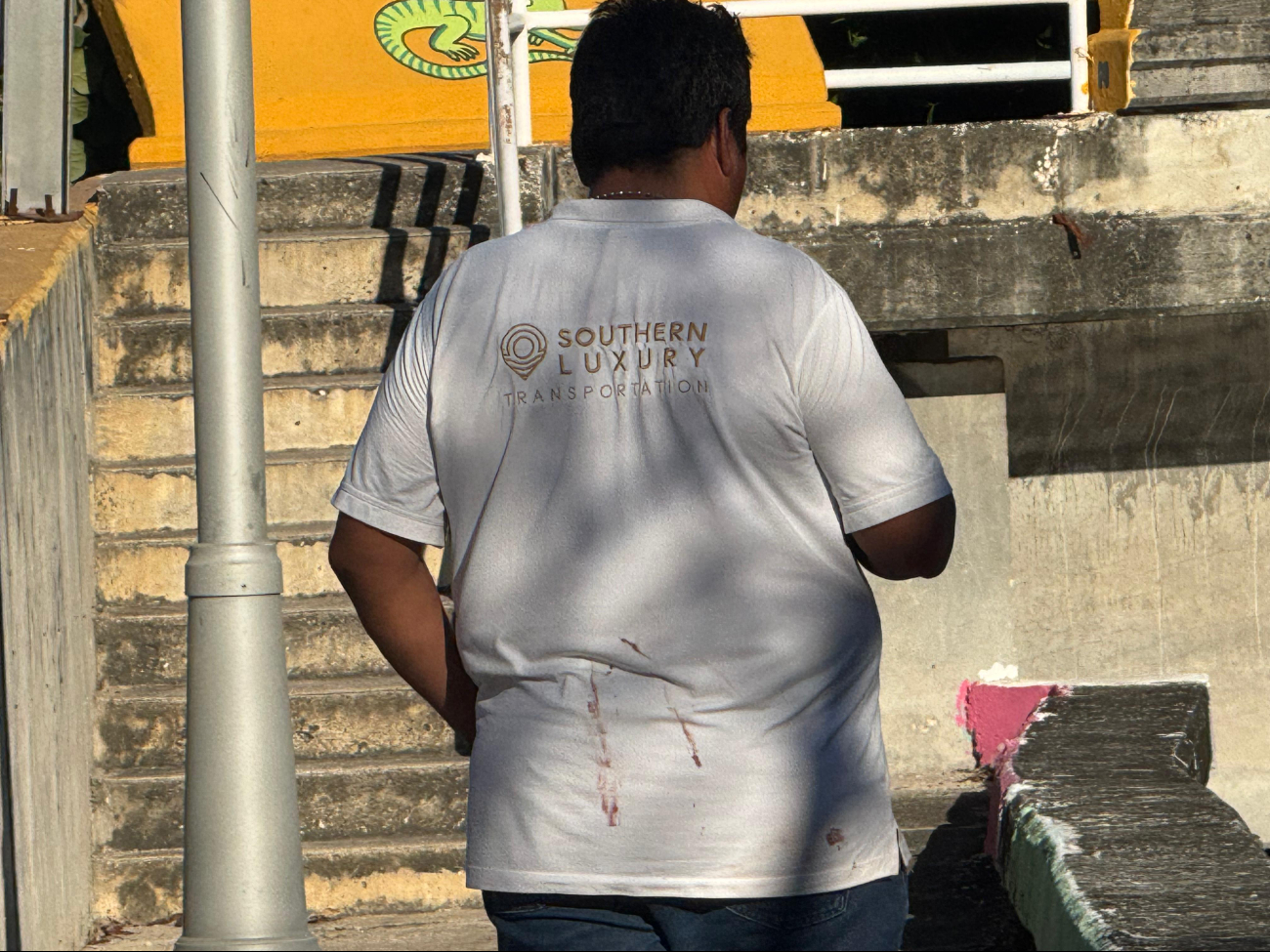 El taxista intentó agredir al conductor de la camioneta, quien respondió con un cuchillo