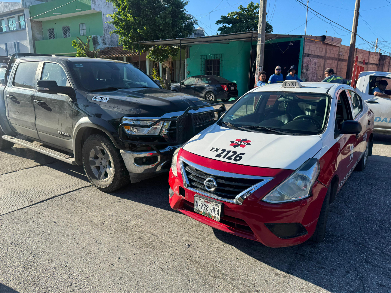 Choque entre taxista y conductor  termina en pleito y un herido con arma blanca en Ciudad del Carmen