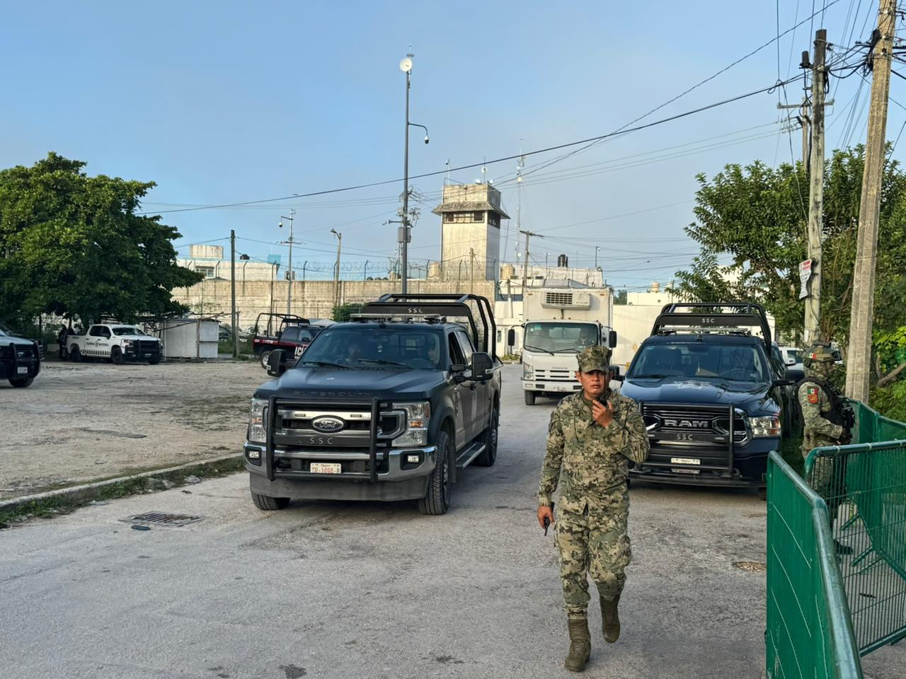 Desde temprano en la mañana, autoridades dieron inicio al cateo