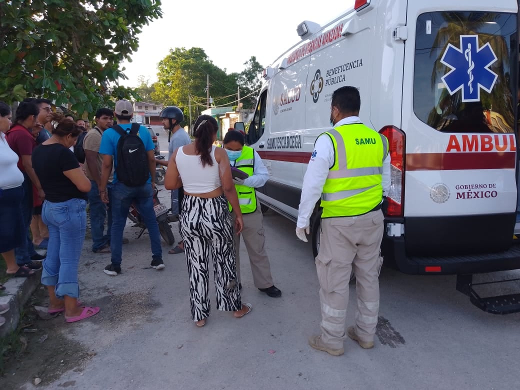 El accidente ocurrió cuando la motocicleta no realizó su alto obligatorio y se impactó contra una cuatrimoto