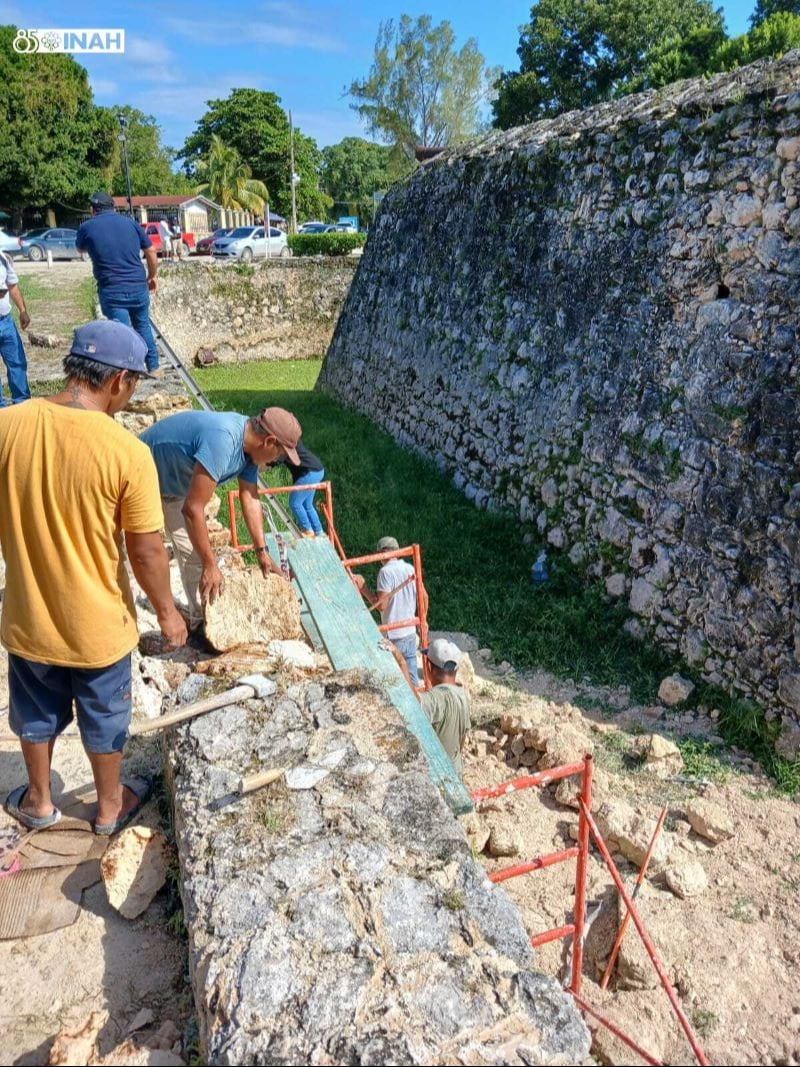 El INAH evidencia los trabajos de la restauración del monumento.