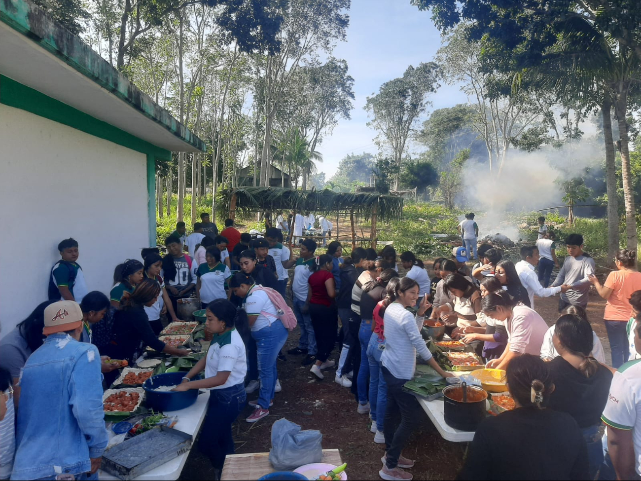 Estudiantes del Colegio de Bachilleres en Tenabo