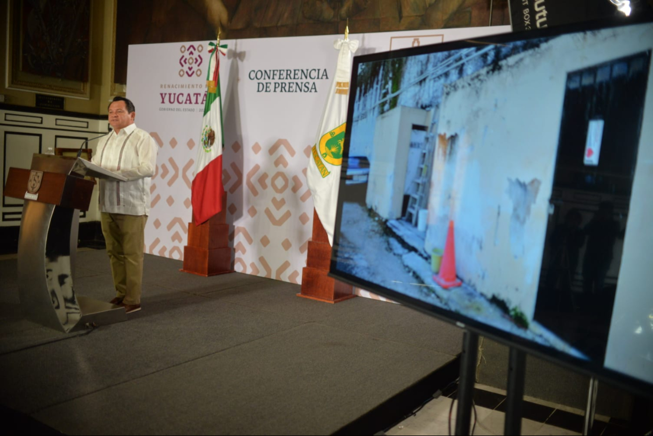 Joaquín Díaz Mena ofreció su conferencia mensual en el Palacio de Gobierno