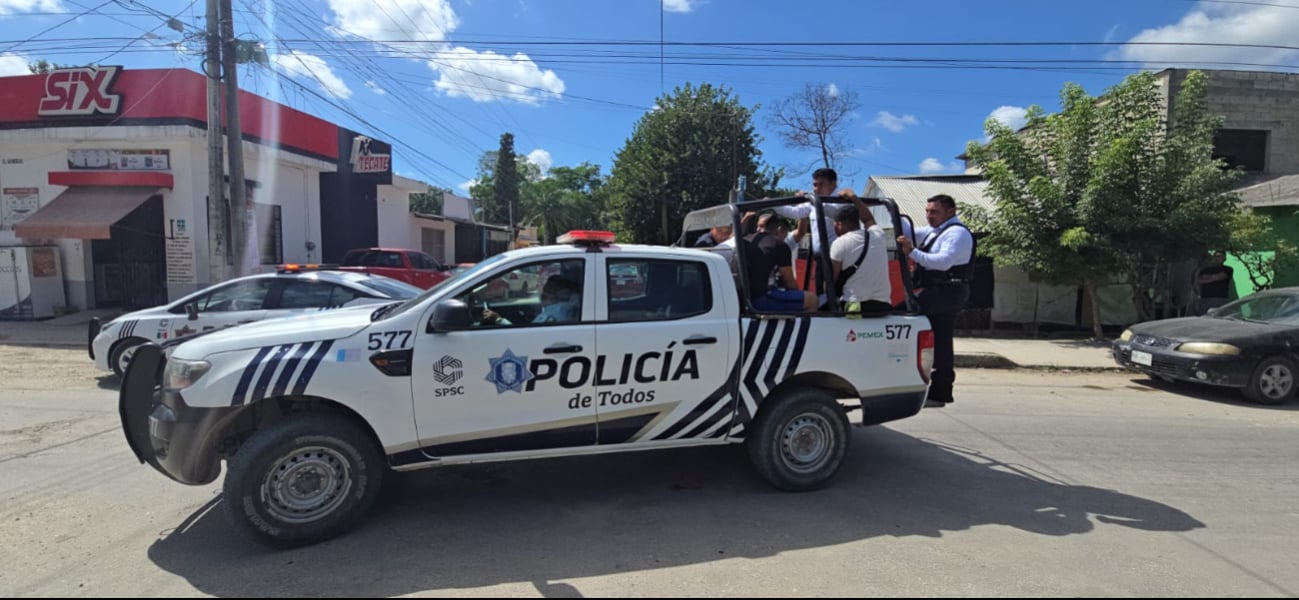 Hombres son detenidos por ingerir alcohol en la vía pública en Escárcega