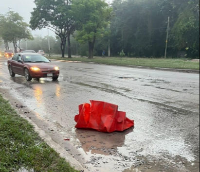 Las lluvias recientes han exacerbado la problemática de los baches en las calles.