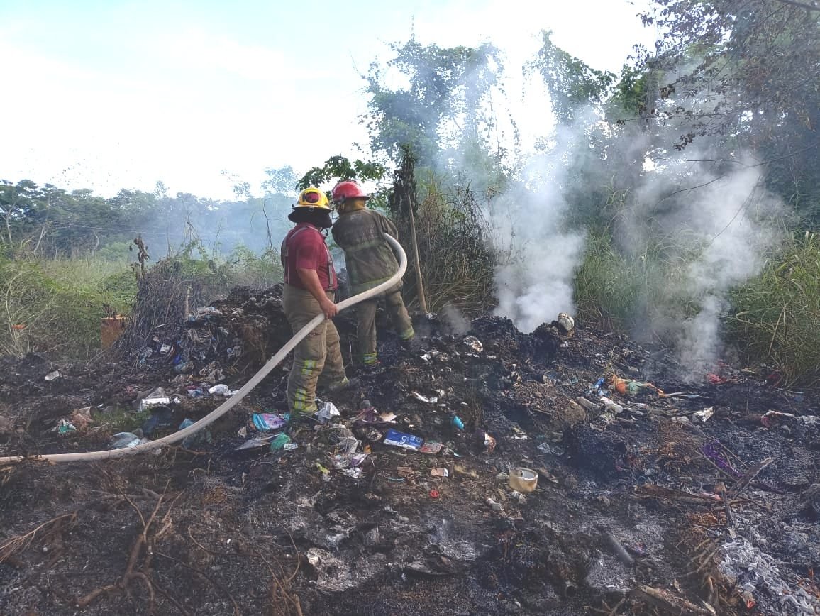 El incendio fue provocado por la quema de basura en un basurero clandestino