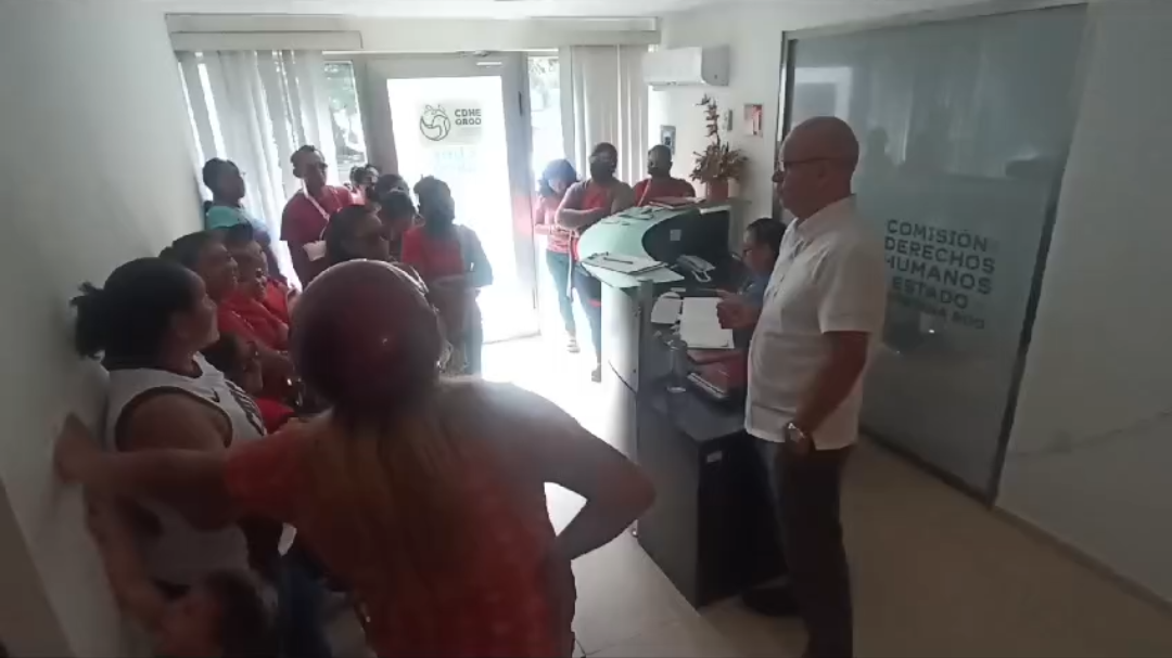 Familiares de reclusos asisten a las oficinas de la CDEHQROO