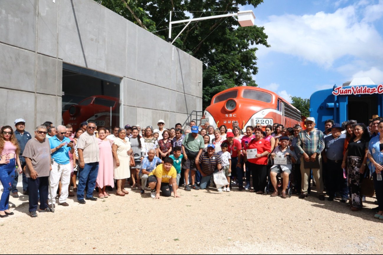 Celebran el Día del Ferrocarrilero en el Parque La Plancha en Mérida