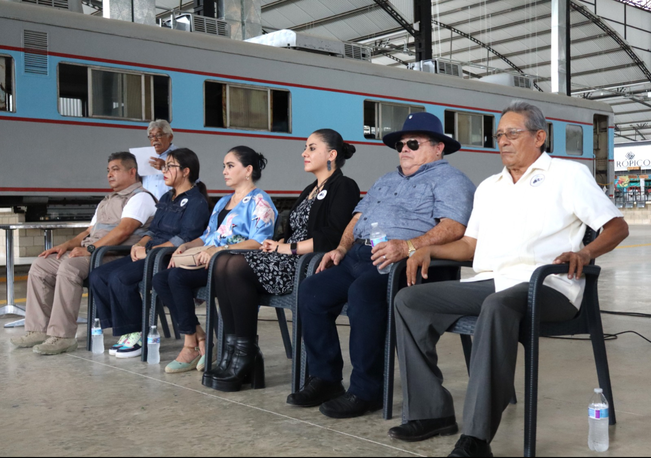 Se les entregaron reconocimientos por su trayectoria a 19 personas que laboraron durante décadas en la industria ferrocarrilera